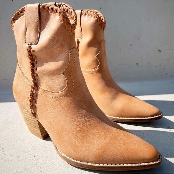 NEW Western Cowboy Whipstitched Ankle Boots
Pointy Toe Block Heel Distress Taupe - Picture 7 of 15